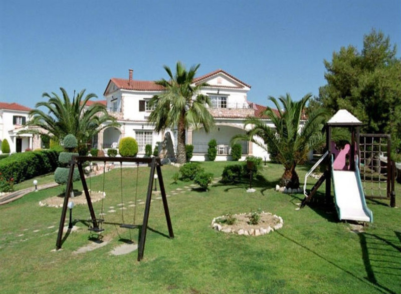 Anagenessis Village, Gardens
