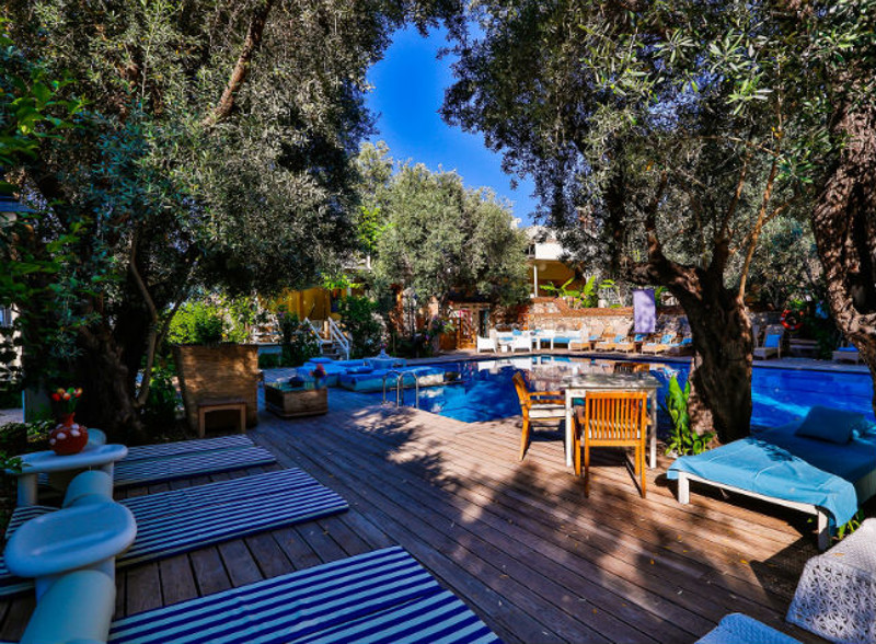 Oyster Residence Hotel, Pool deck