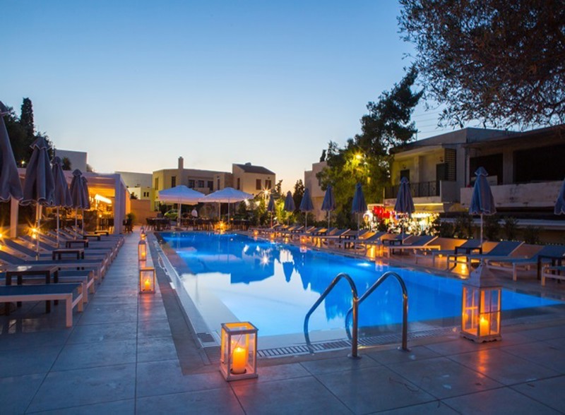 sundance - main pool 2.jpg