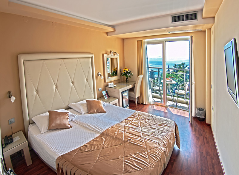 Grand Hotel Parkcroatiabeigebed.jpg