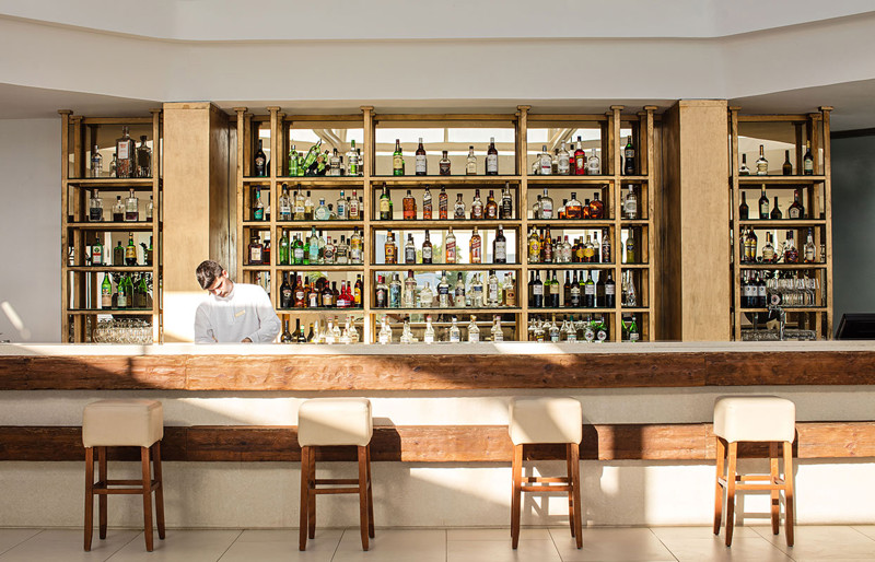 White Palace. Bar