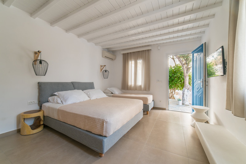 Triple Room (2)