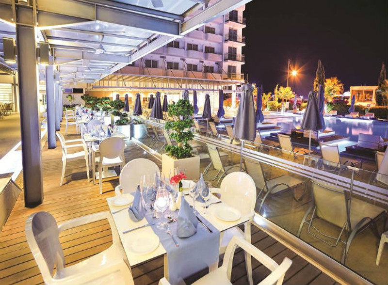 Nestor Hotel, Poolside restaurant