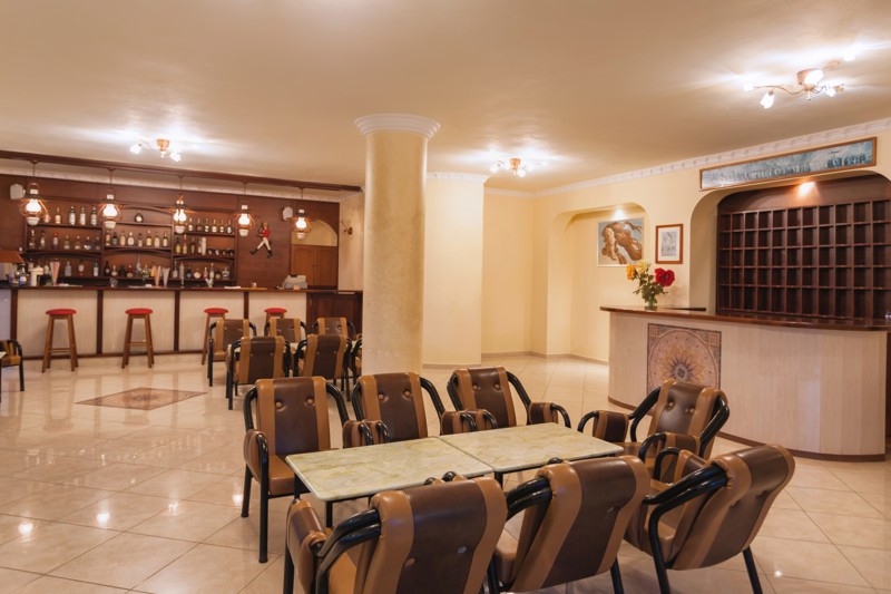 Alykes Park Bungalows & Apts. Lobby With Bar
