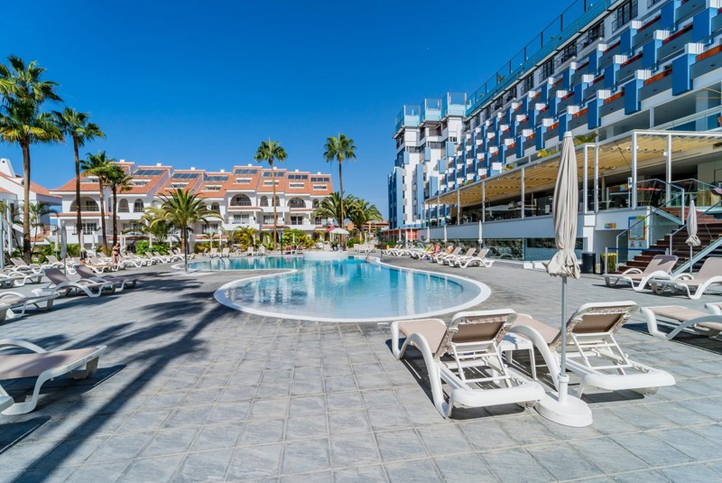 Paradise Park Fun Lifestyle Hotel Pool2