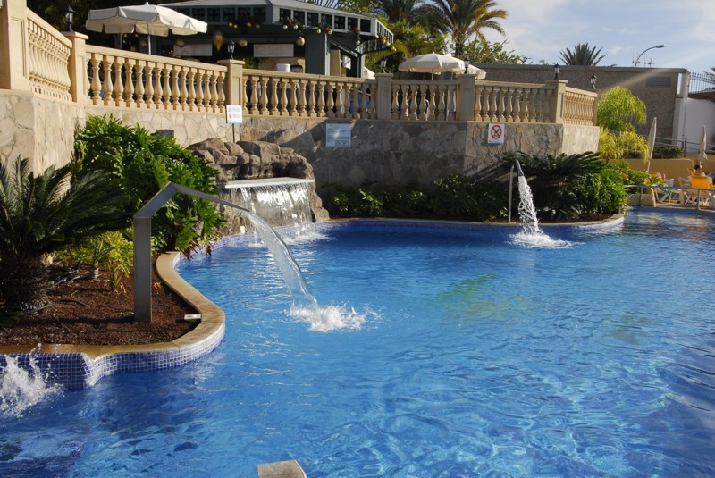 Paradise Park Fun Lifestyle Hotel Pool3