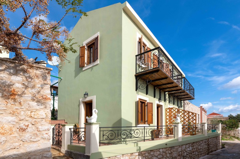Villa Lola.