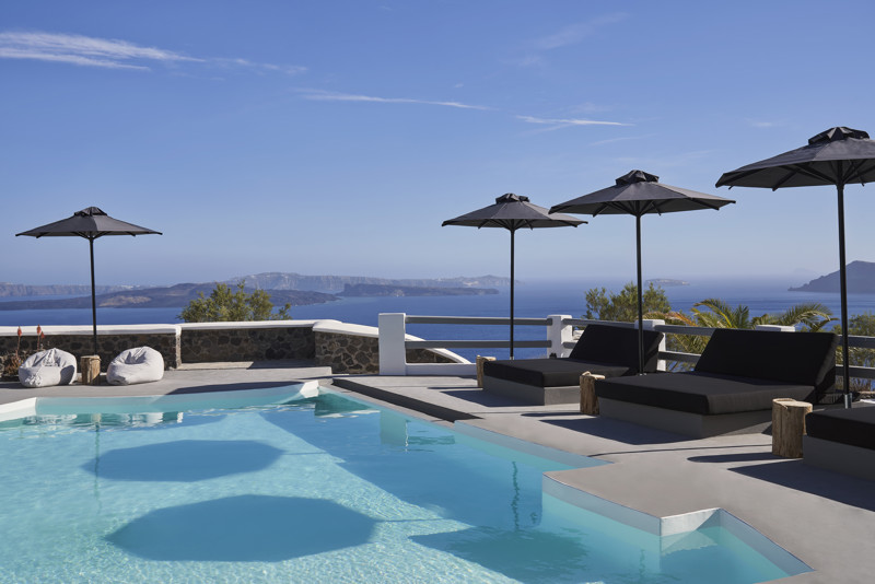 Mr and Mrs White. Outdoor pool2