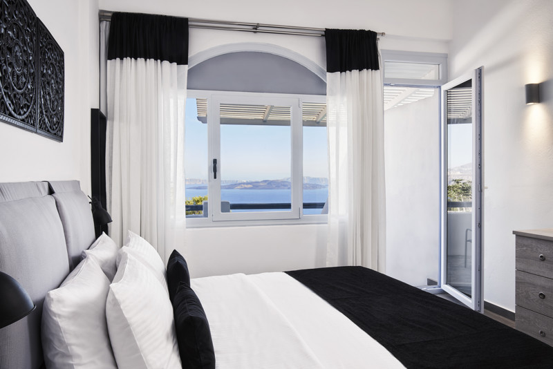 Mr and Mrs White. Standard Room With Caldera View