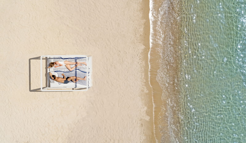 Ikos Aria Beach Couple 2880X1677