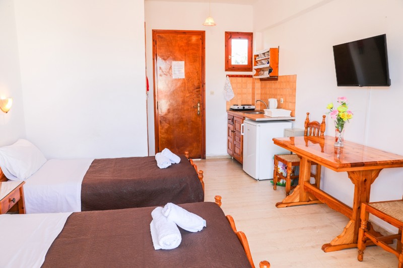 Twin bed studio at Alekos Studios in Skiathos