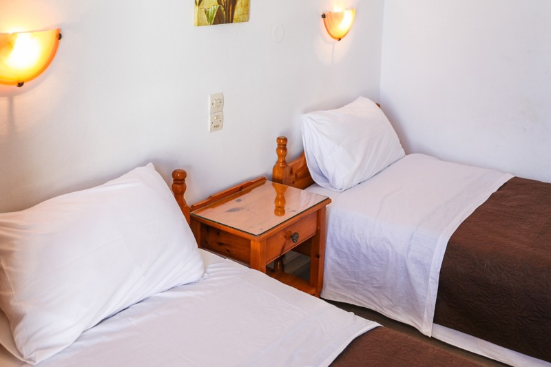 Studio with kitchenette, balcony and bathroom at at Alekos Studios in Skiathos