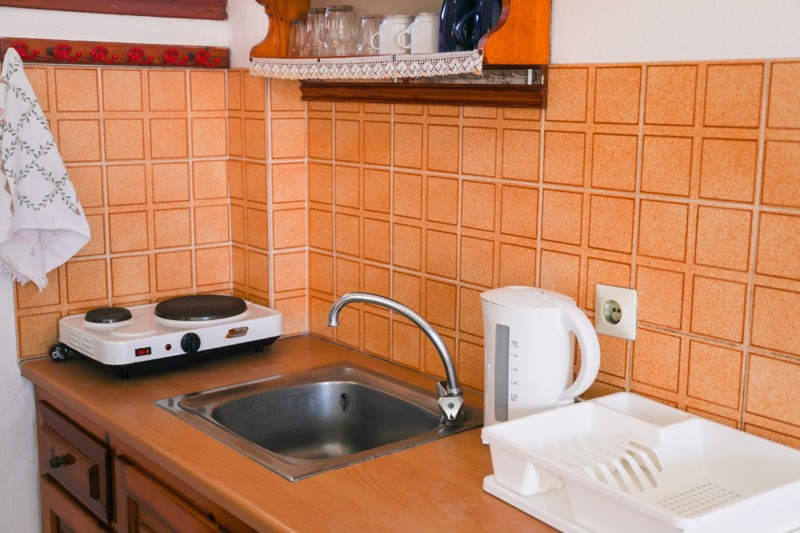 kitchenette at at Alekos Studios in Skiathos