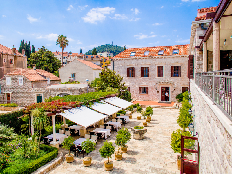 Hotel Kazbek Courtyard