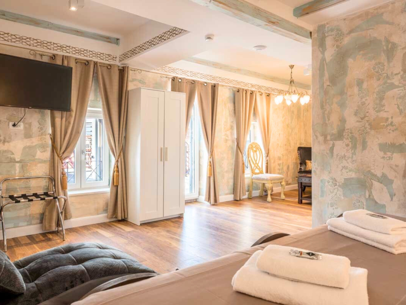 Grand Luxury Suite Living Room Area at Plaza Marchi