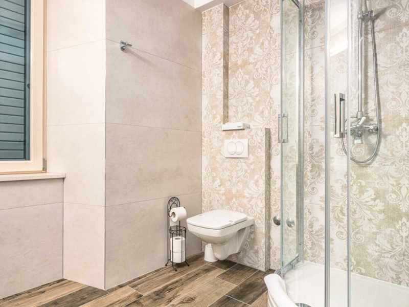 Superior Room Bathroom at Plaza Marchi