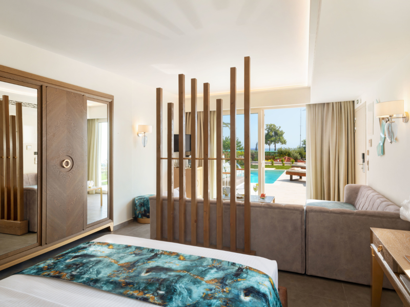 Grand Suite Private Pool at Alexandra Elegance
