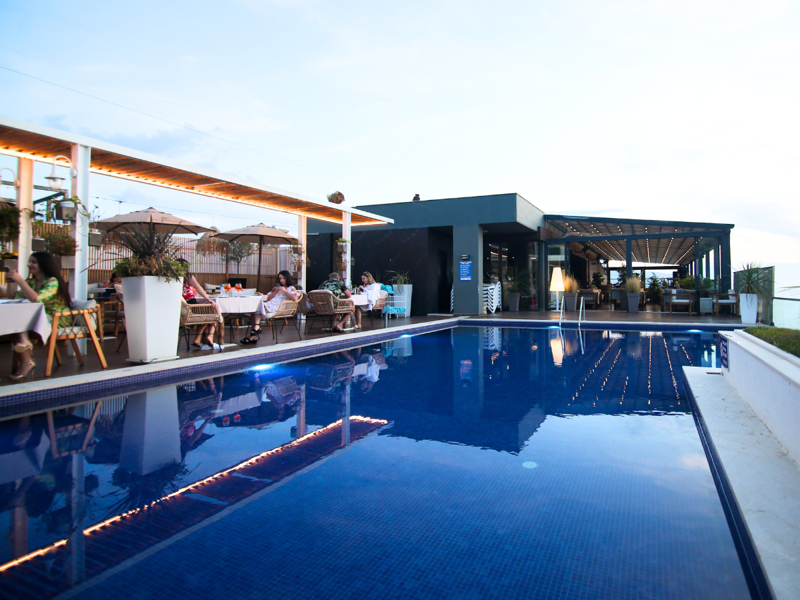 Outdoor Pool in Regina City Hotel and Spa